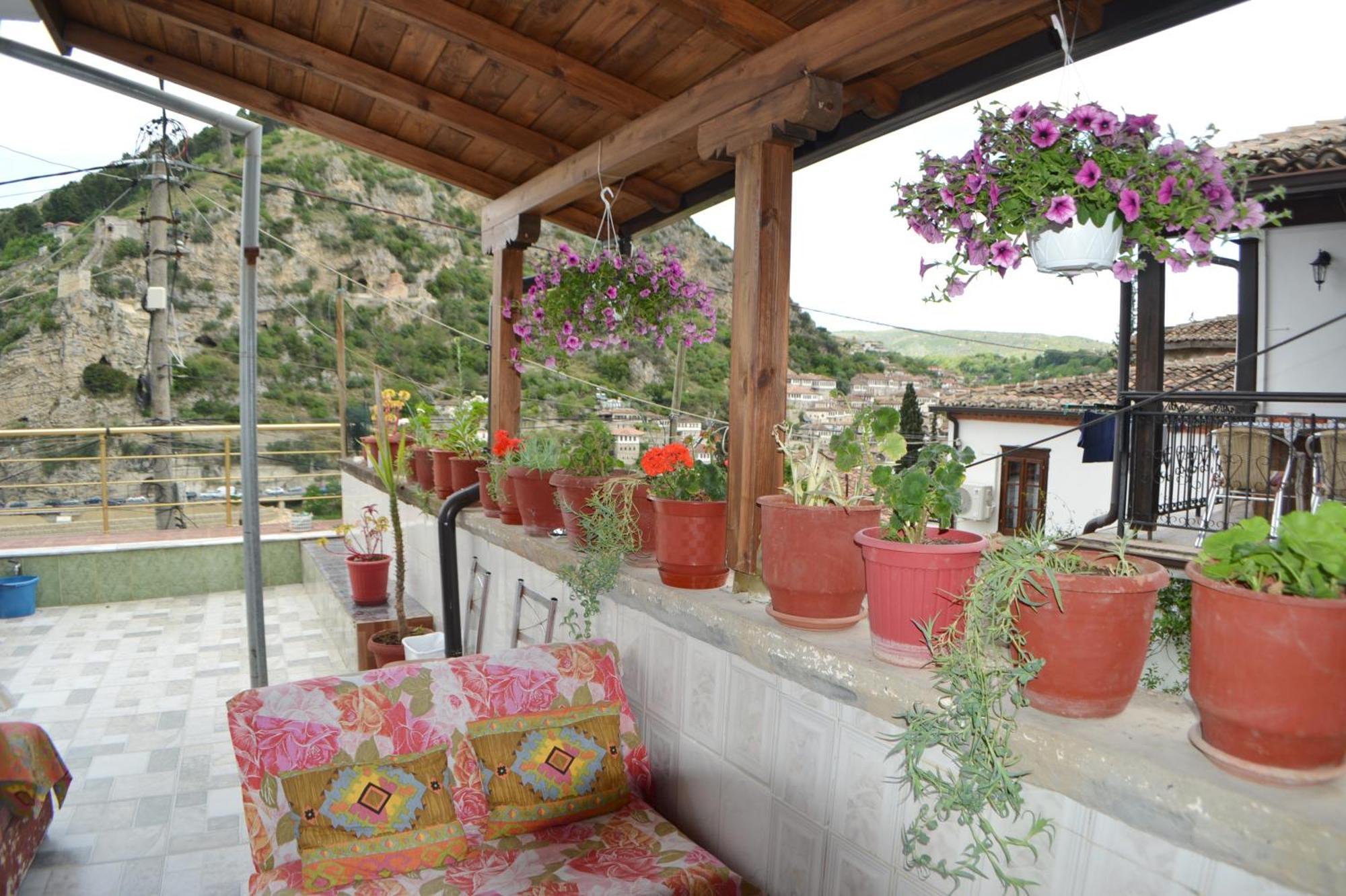 Guesthouse Belle View Berat Exterior foto