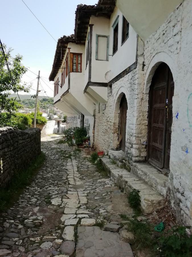 Guesthouse Belle View Berat Exterior foto