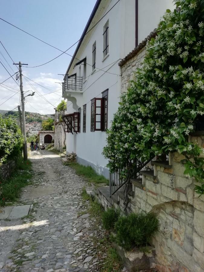 Guesthouse Belle View Berat Exterior foto